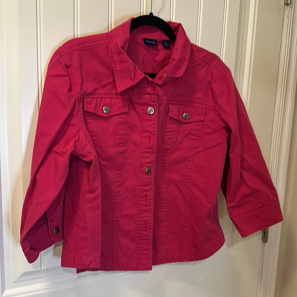 Westport hot pink crop jacket with 3/4 sleeves. Size XL